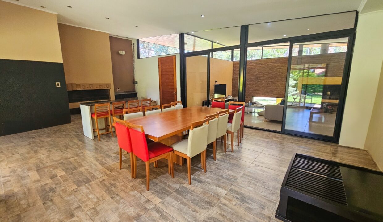 WhatsApp Image 2025-03-11 at 11.24.03 (1)