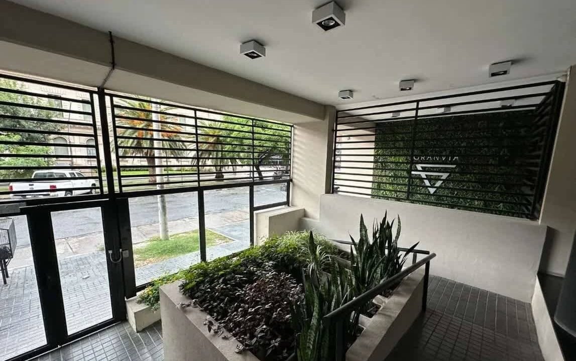 gran_via_entrada_2_xz1kes_ouy580_tlu2lx