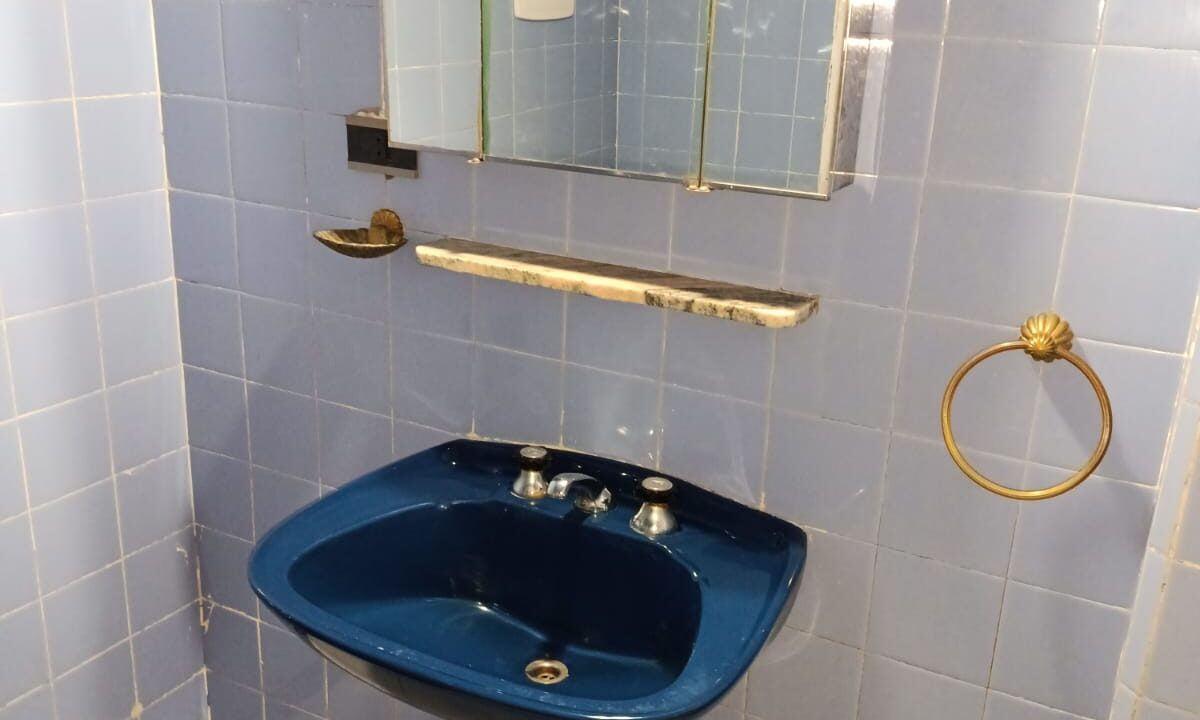 957