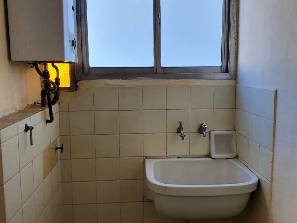 38529